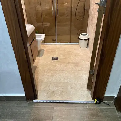 a bathroom with a shower and a toilet at Kinda vip in Al Mashāriqah