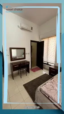 a bedroom with a bed and a desk and a piano at استوديو مفروش بالقرب من جامعة الشرق الأوسط in Amman