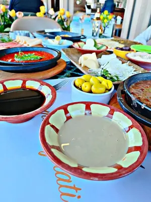 a table topped with plates and bowls of food at Dana Star lodge in Dana