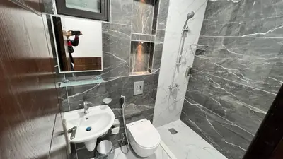 a bathroom with a sink and a toilet and a mirror at شقة بثلاث غرف نوم 3 عمو سامي in Amman