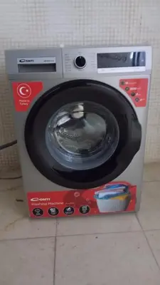 a microwave oven sitting on top of a box at شقة الياسمين العائلية الفاخرة in Amman