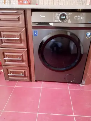a washing machine in a kitchen with a pink floor at شقة ام نوارة الحديثة الفارهة spacious economic flat in Amman