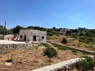 a small house in the middle of a field at منزل مستقل لقضاء اجمل الاوقات بجبال عجلون in Ajloun