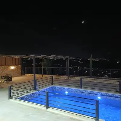 شاليه ومزرعة ذات اطلاله خلابه مع مسبح خارجي
