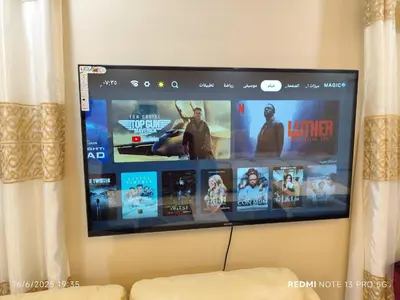 a flat screen tv hanging on a wall at فيلا بيت الجبل in Ishtafaynā