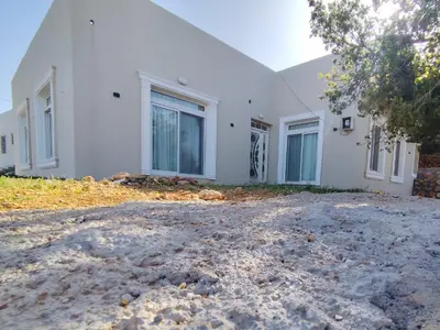 a white house with a driveway in front of it at فيلا بيت الجبل in Ishtafaynā