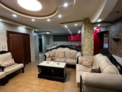 a large living room with couches and a table at شقة للإجار في الجاردنز in ‘Urjān al Gharbīyah