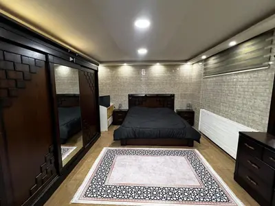 a bedroom with a bed and a mirror at شقة للإجار في الجاردنز in ‘Urjān al Gharbīyah