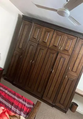 a wooden cabinet in a room with a ceiling at شقة مفروشة للايجار اسبوعي شهري سنوي طبربور in ‘Urjān al Gharbīyah