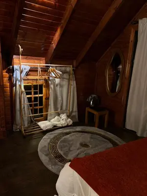 a room with a bed and a window in a house at منتجع برمودا Bermuda resort in Ajloun