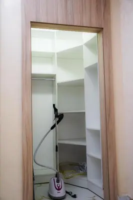 a glass shelf with a vacuum in a room at Hawari Group in Umm Uthainah