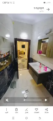 a bathroom with a sink and a counter in a room at اربد طريق البترول دبج مول فيلا مزرعة مفروشة للايجار يومي أسبوعي شهري in Juḩfīyah