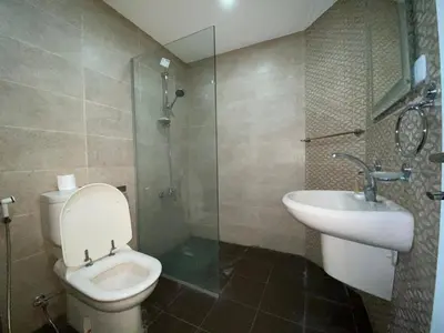 a bathroom with a toilet and a sink and a shower at سهول الكرمل للأجنحة والشقق الفندقية in Amman
