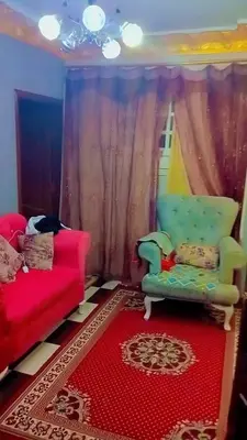 a living room with a couch and a chair at الخريطه هاوس in Tall al Misţāḩ