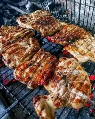 a bunch of food cooking on a grill at الخريطه هاوس in Tall al Misţāḩ
