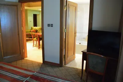 a room with a television and a living room at فندق أميري سويت in Umm Uthainah