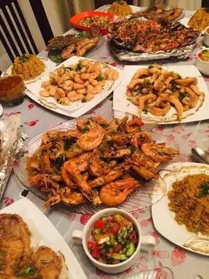 a table with many plates of food on it at الطل هاوس in Ar Rashādīyah