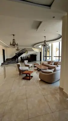 a large living room with couches and tables at منتجع وفيلا تل الرمان in Ar Rummān