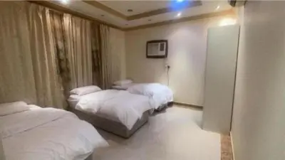 a hotel room with two beds and a window at المناره ان in Amman