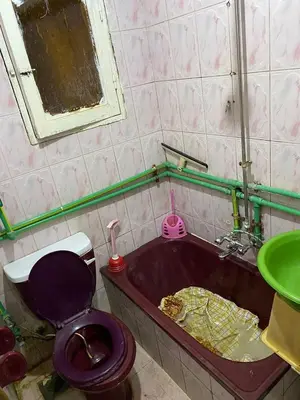 a bathroom with a tub with a toilet and a sink at مخيم الخال in Yarqā