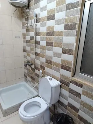a bathroom with a toilet and a bath tub at شقة الياسمين عمّان الأرضيّة للعائلات in Amman