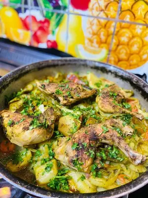 a pan full of food with chicken and vegetables at الصدقه ان in Aş Şadaqah