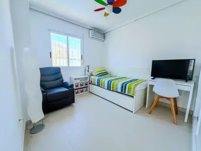 a bedroom with a bed and a desk and a chair at الصدقه ان in Aş Şadaqah