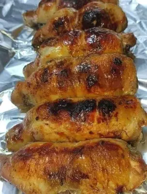 a group of food sitting on top of tin foil at شقه الحنان in Dayr as Si‘nah