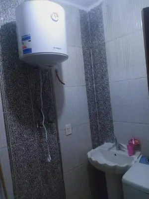 a small bathroom with a toilet and a sink at الريف فيلا in Ar Ramthā