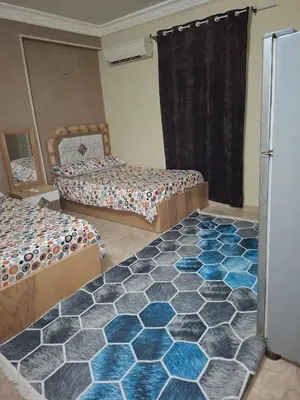 a room with two beds and a floor with at رميمين هاوس