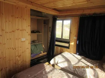 a bedroom with a bed and a window at اكواخ الملول عجلون 1 in ‘Ibbīn