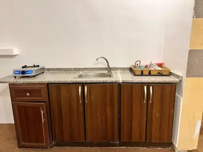 a kitchen with a sink and a counter top at الفاخر للشقق الفندقيه in Al Mafraq