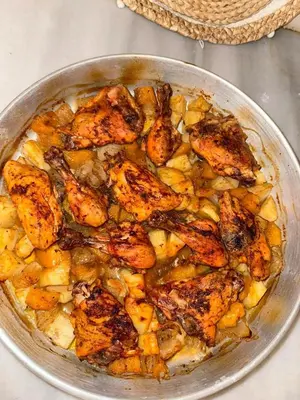 a metal bowl of food with chicken and potatoes at العنبق هاوس