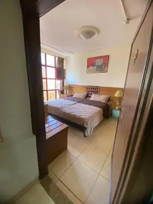 a bedroom with a bed and a window at CITYRISEHOTELINAMMAn in Al Jafr