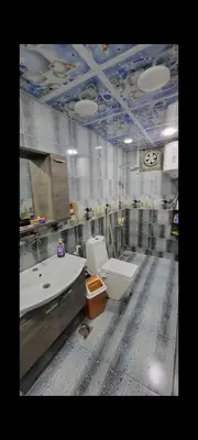 a bathroom with a toilet and a sink at شقة مفروشة للإجار in Ar Ramthā