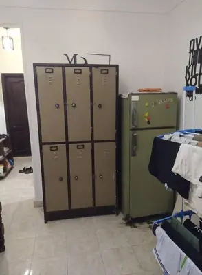 four lockers are lined up against a wall in a room at Hi motel in Al ‘Iş