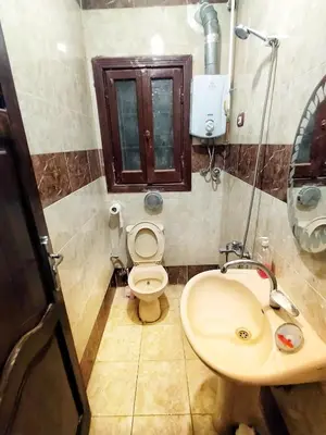 a bathroom with a toilet and a sink at Hi motel in Al ‘Iş
