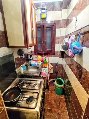 a kitchen with a stove and a sink in it at Hi motel in Al ‘Iş