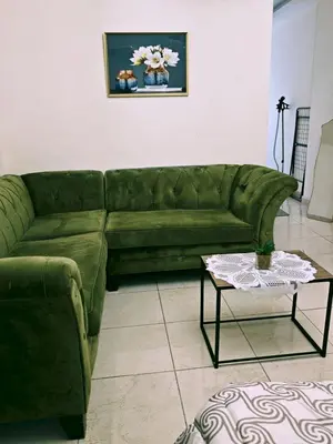 a green couch and a coffee table in a living room at شقة في ضاحية الرشيد in Amman