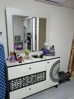 a dresser with a mirror on top of it at الرائد للشقق المفروشة in Amman