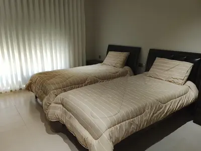 two beds sitting next to each other in a bedroom at كمباوند شقة مفروشة كومباوند الامعري المطار in Amman