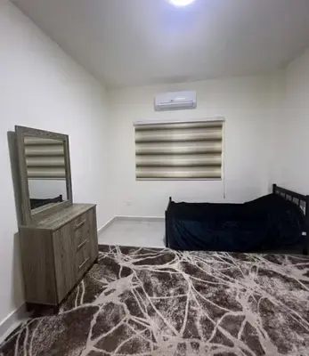 a bedroom with a dresser and a mirror on a bed at Miami Luxe Apartment ماركا