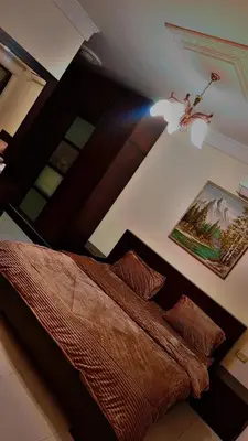 a bedroom with a bed and a picture on the wall at شقه مفروشه للإيجار مكونه من 4 غرف في عمان in Amman