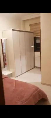 a bedroom with white cabinets and a bed in it at شقه مفروشه بالكامل في عمان شارع مكه ضاحيه الأمير راشد in Amman