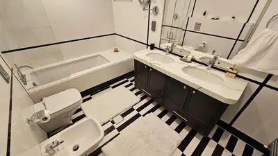 a bathroom with two sinks and a bath tub at Luxury 2-BR Apartment Abdali Boulevard Family in Al Jafr