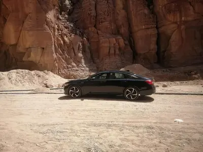 a black car is parked in the desert at سياره ليموزين in Amman
