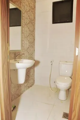 a bathroom with a toilet and a sink at شقة مفروشة مع ساحة خارجية قرب دوار اليوسفي in Irbid