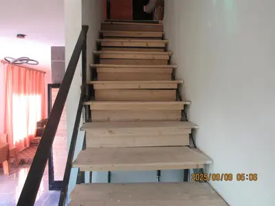 a stairway in a house with wooden steps at اكواخ الملول عجلون 2 in Ajloun