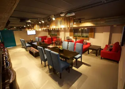 a dining room with a table and red couches at Lujain Hotel فندق النور واللجين in Amman