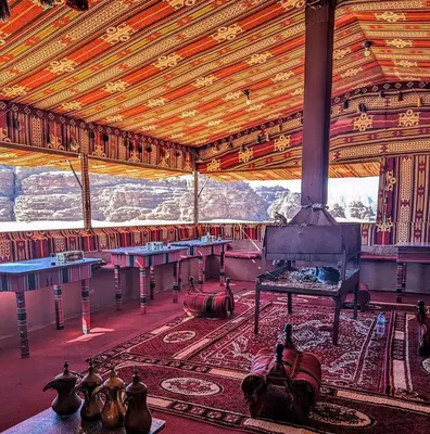 a large room with a large room with a large ceiling at Wadi Rum Magic Nature Camp in Wadi Rum